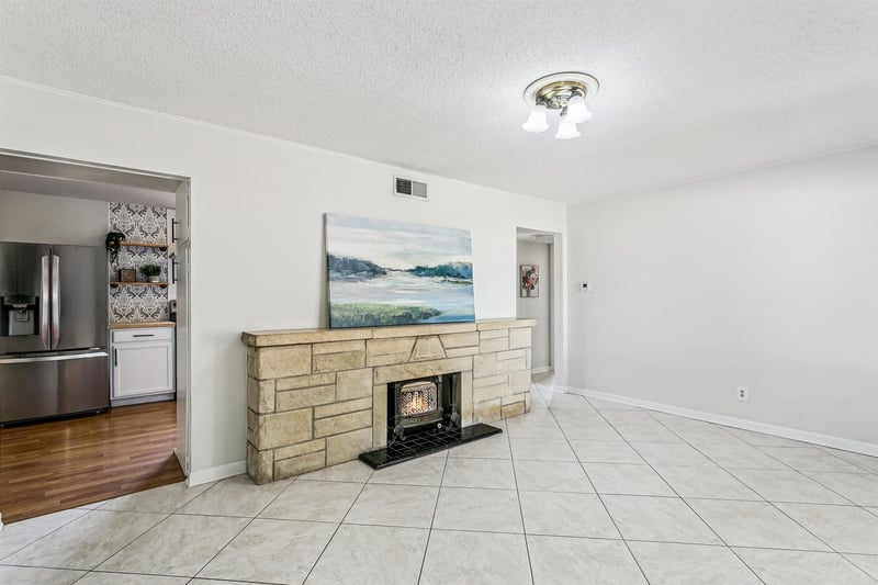 1527 Dora Ave, Wichita, KS 67213