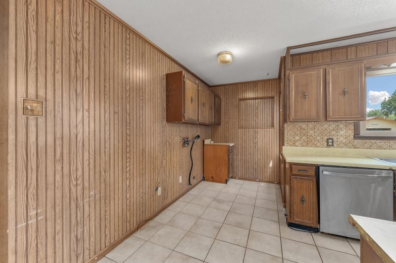 1590 Womer Dr, Wichita, KS 67203