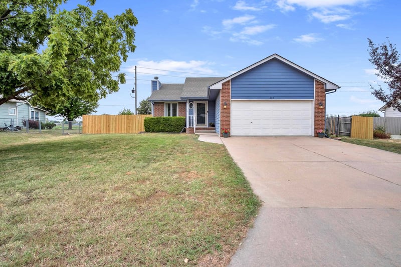 225 Windward , Newton, KS 67114