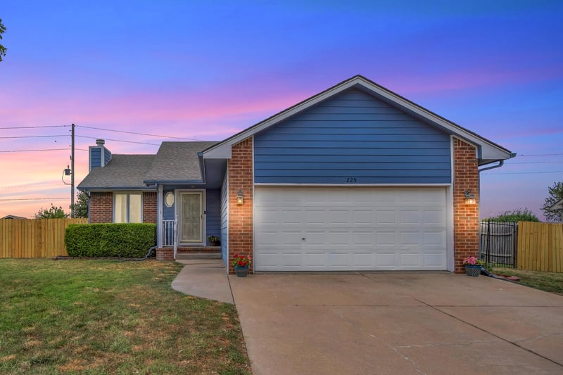 225 Windward , Newton, KS 67114
