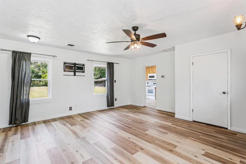 7433 Pattie St, Haysville, KS 67060