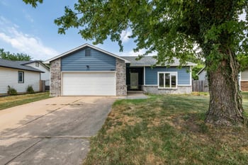 11810 Pine St, Wichita, KS 67212