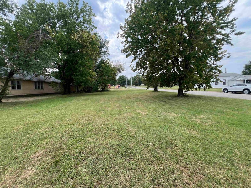 825 5th , Arkansas City, KS 67005