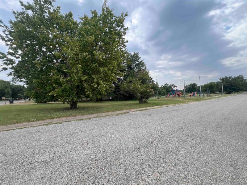 825 5th , Arkansas City, KS 67005