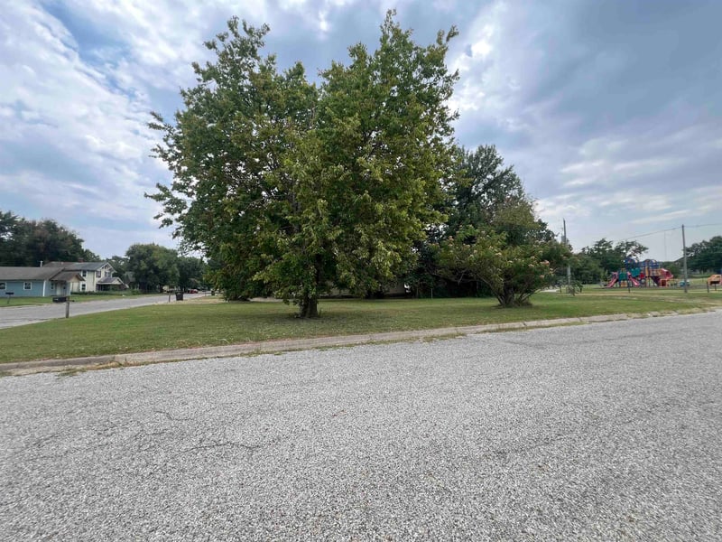 825 5th , Arkansas City, KS 67005
