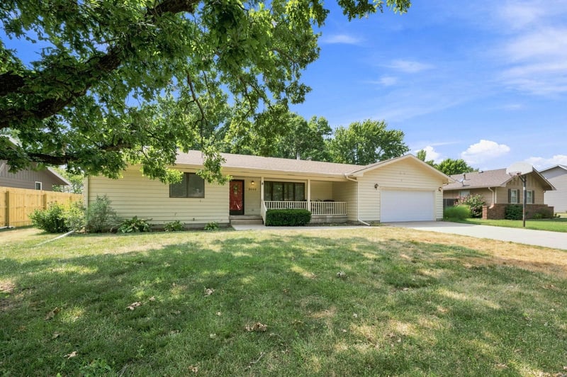 2905 Bluestem Ct, North Newton, KS 67117