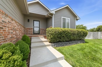 11326 Wilkinson Ct, Maize, KS 67101