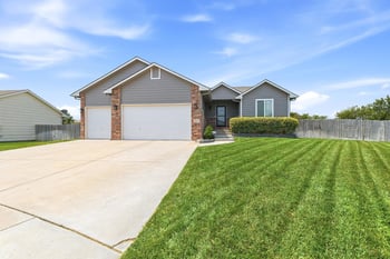 11326 Wilkinson Ct, Maize, KS 67101