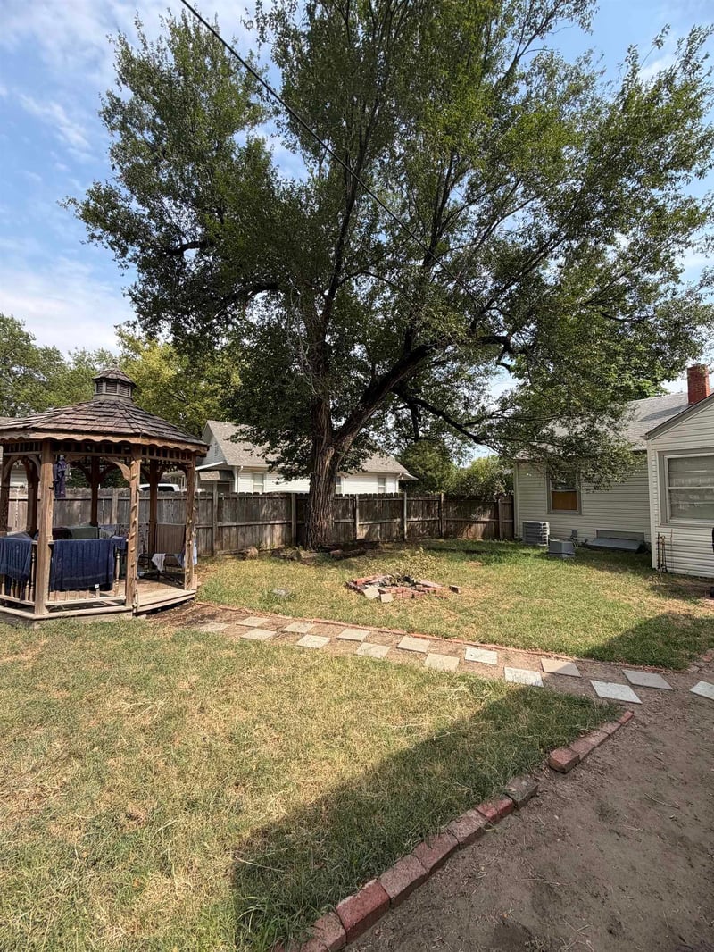 2228 Caroline Ave, Wichita, KS 67203