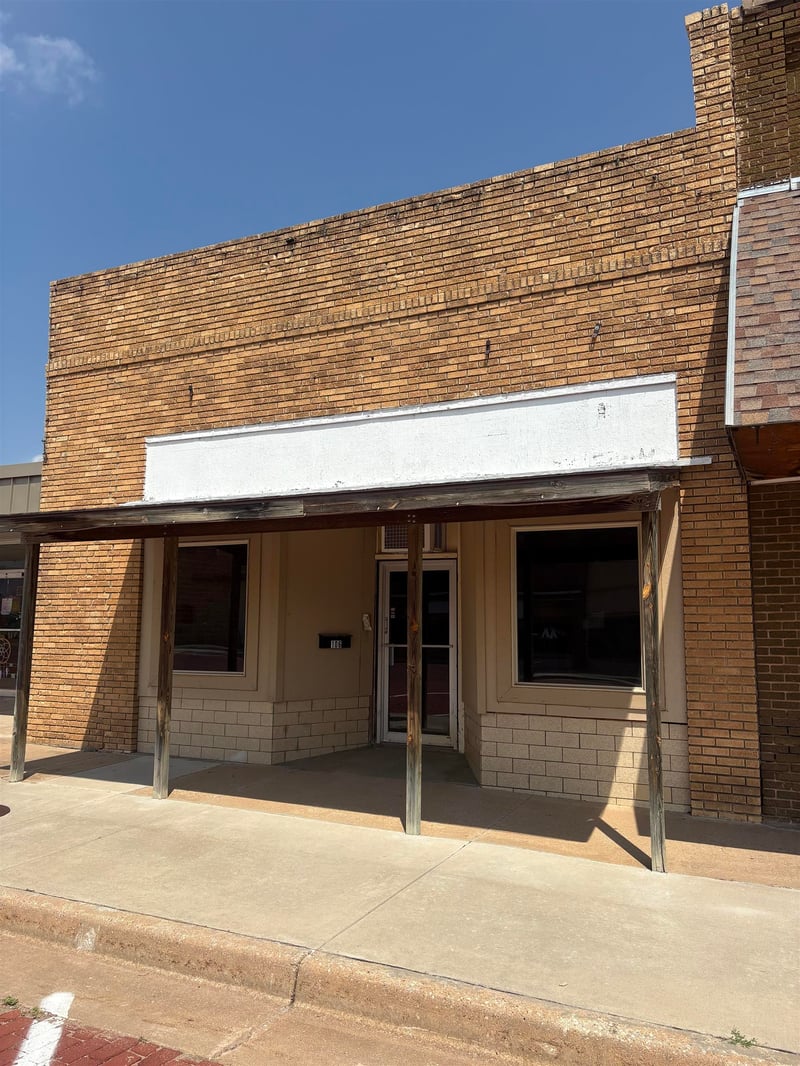 106 Main St, Medicine Lodge, KS 67104