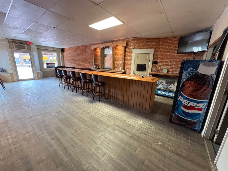 106 Main St, Medicine Lodge, KS 67104