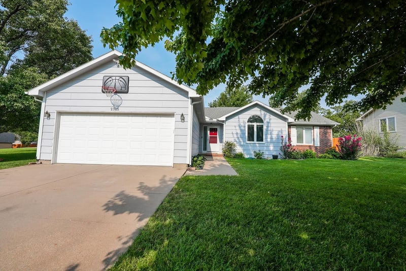 2325 Gentry Ln, El Dorado, KS 67042