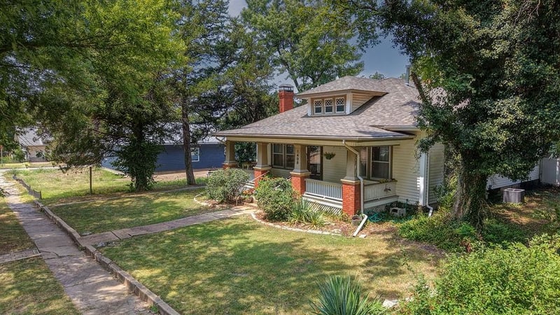 1408 6th , Winfield, KS 67156