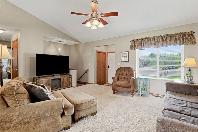 1724 Amber Ridge Pl, Derby, KS 67037