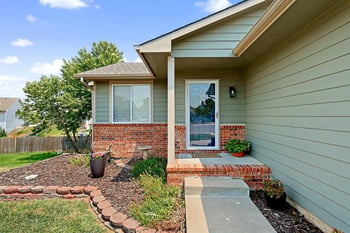 1724 Amber Ridge Pl, Derby, KS 67037