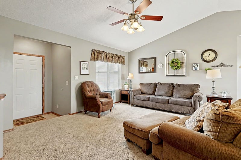 1724 Amber Ridge Pl, Derby, KS 67037