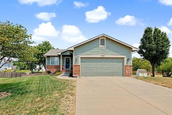 1724 Amber Ridge Pl, Derby, KS 67037
