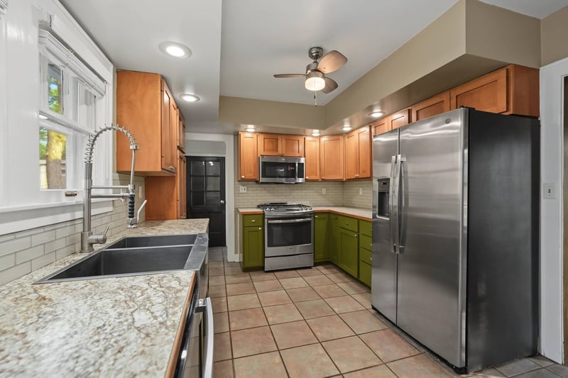 211 Greenway Rd, Salina, KS 67401