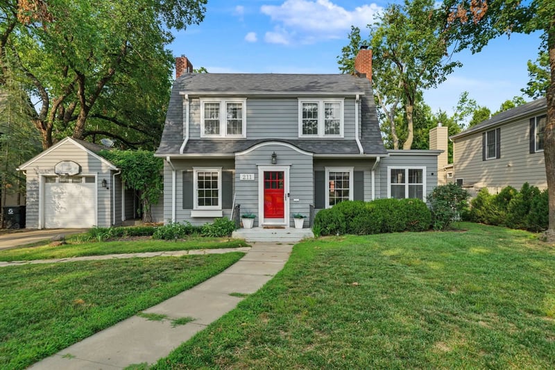 211 Greenway Rd, Salina, KS 67401