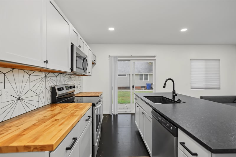 604 N Main St, Lindsborg, KS 67456