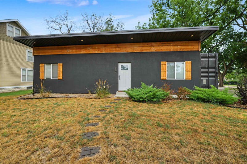 604 N Main St, Lindsborg, KS 67456