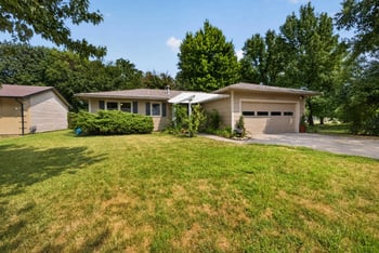 2100 Ridgewood Dr, Wichita, KS 67208