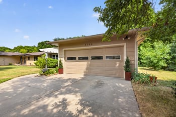 2100 Ridgewood Dr, Wichita, KS 67208