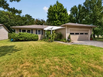 2100 Ridgewood Dr, Wichita, KS 67208