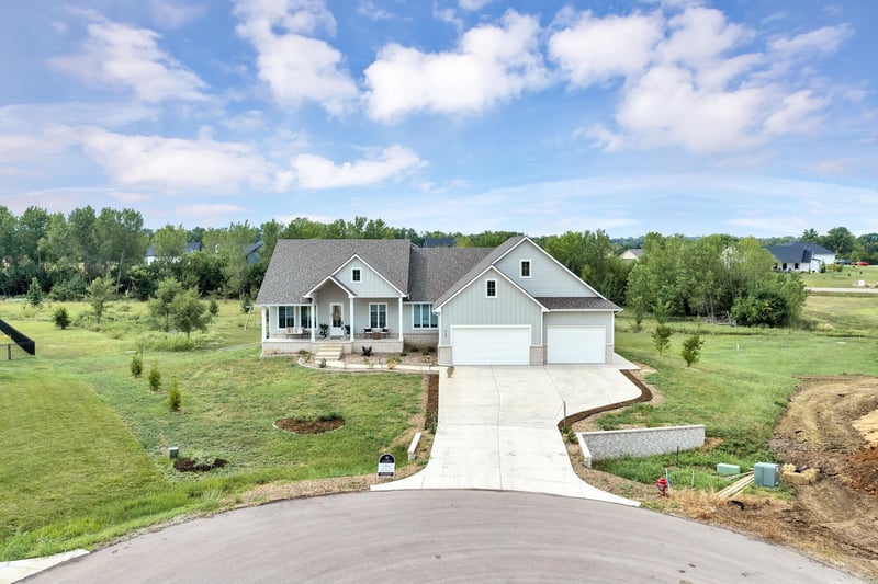 429 Cedar Point Ct, Derby, KS 67037