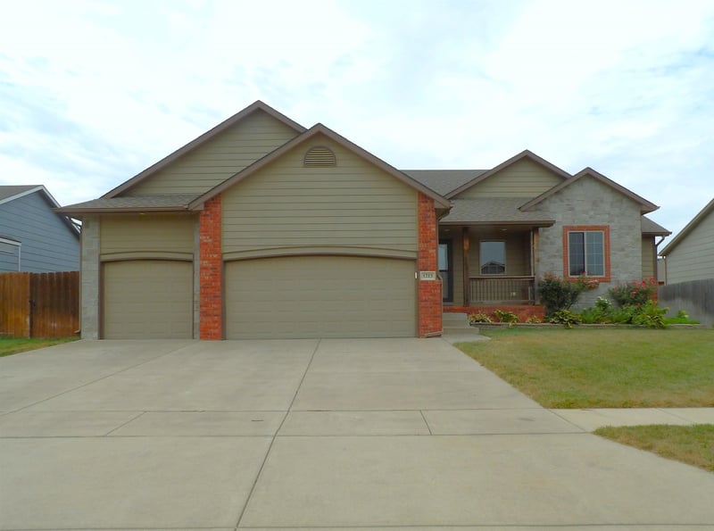 1213 Lake Ridge Dr, Derby, KS 67037