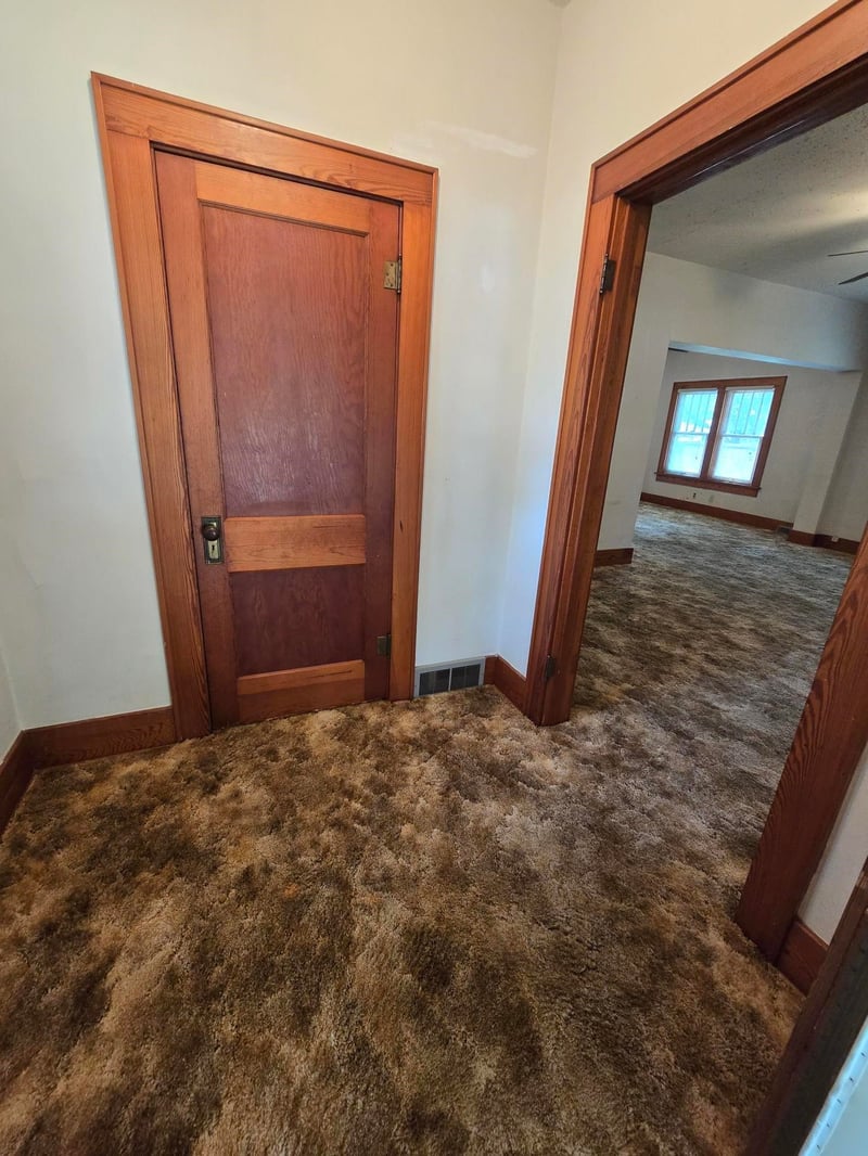 1634 John St, Winfield, KS 67156