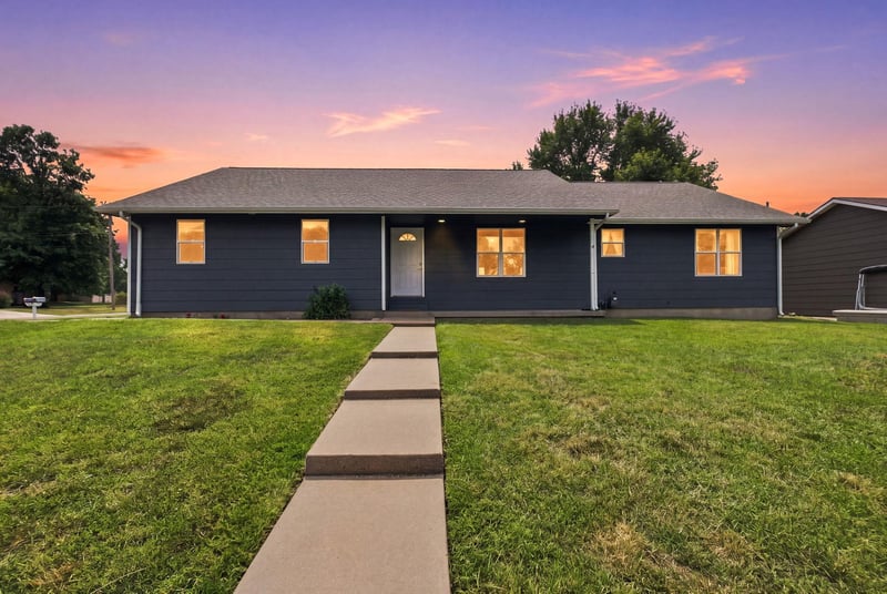 1123 5th St, Douglass, KS 67039-9656