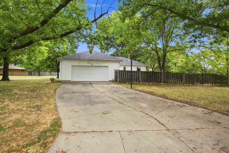 312 Normandy , Newton, KS 67114