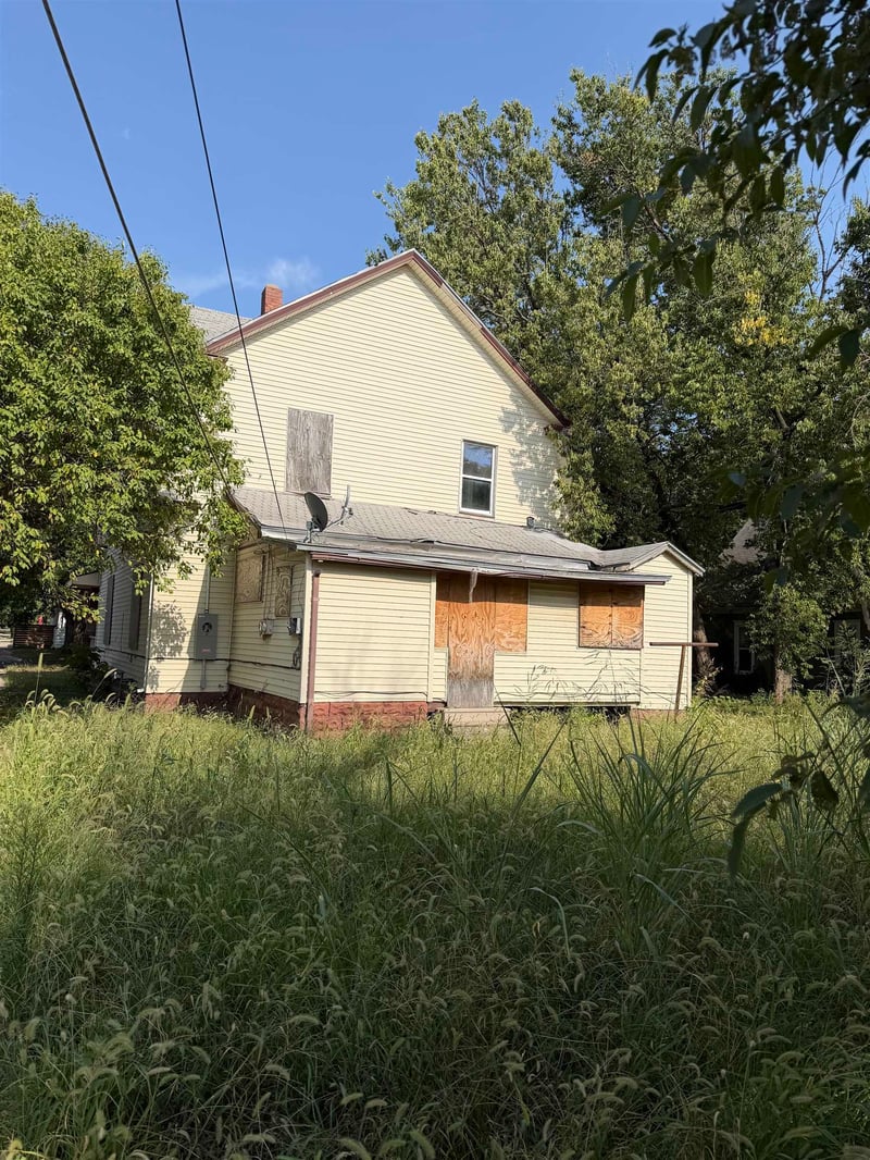 153 N Clarence, Wichita, KS 67203-5729