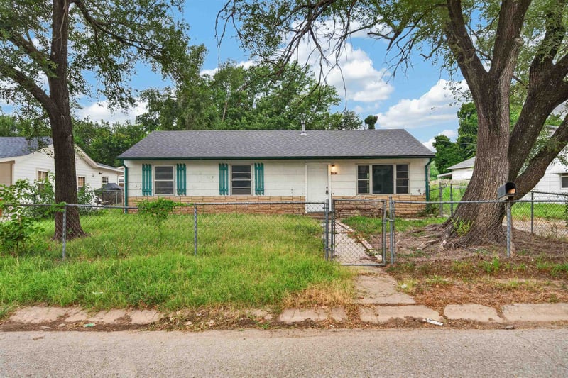 4269 Cumberland St, Wichita, KS 67216