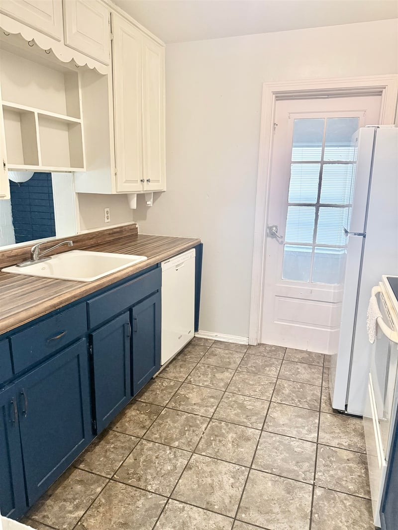 733 Crestway Ave, Wichita, KS 67218
