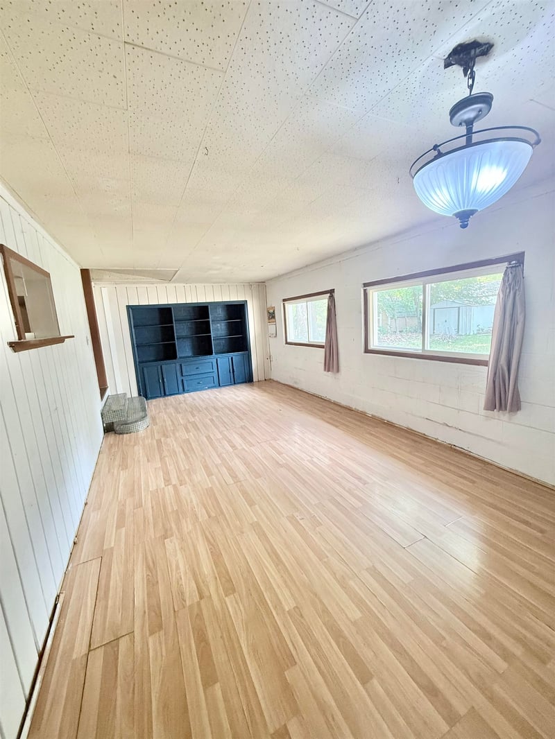 733 Crestway Ave, Wichita, KS 67218