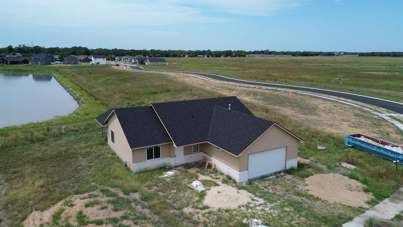 121 Midway St, Valley Center, KS 67147