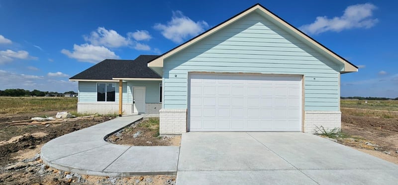 121 S Midway St, Valley Center, KS 67147