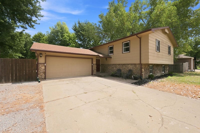 1614 Main St, Rose Hill, KS 67133