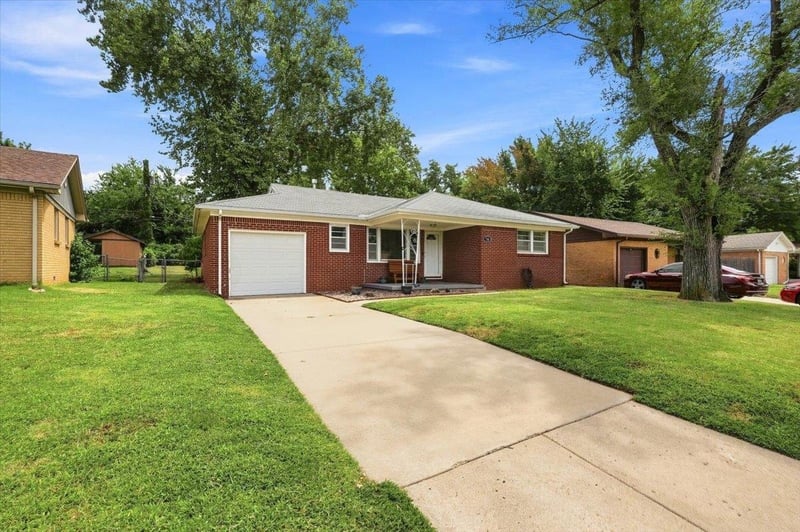 740 El Paso Dr, Derby, KS 67037