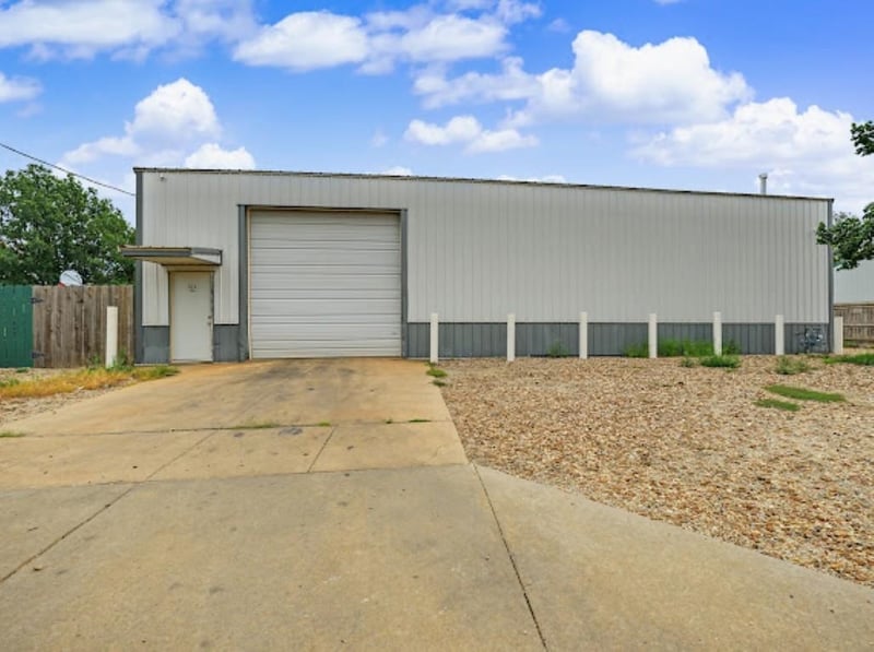 826 13th St, Salina, KS 67401