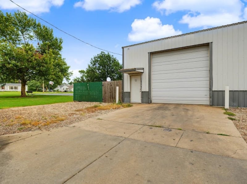 826 13th St, Salina, KS 67401