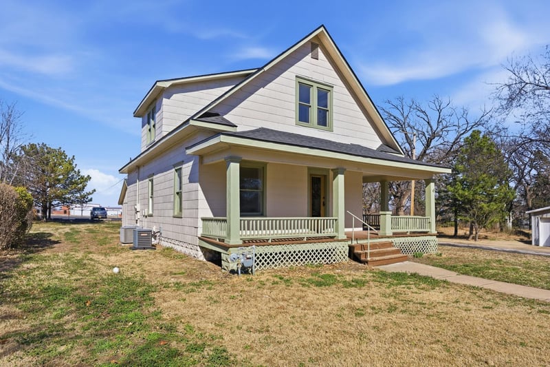 604 Spring Ave, Conway Springs, KS 67031