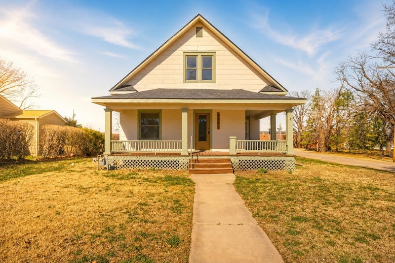604 Spring Ave, Conway Springs, KS 67031