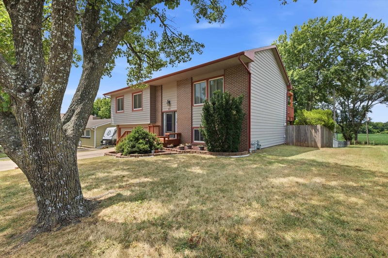315 Lincoln St, Belle Plaine, KS 67013