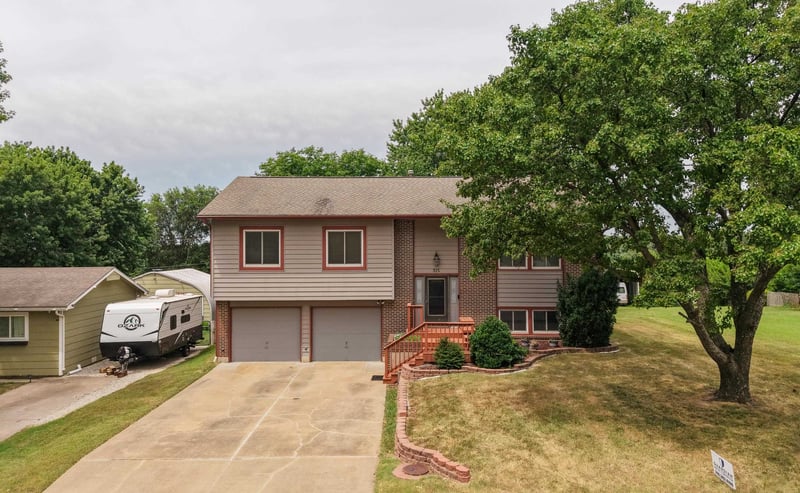 315 Lincoln St, Belle Plaine, KS 67013