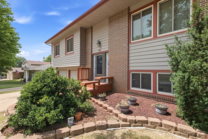 315 Lincoln St, Belle Plaine, KS 67013