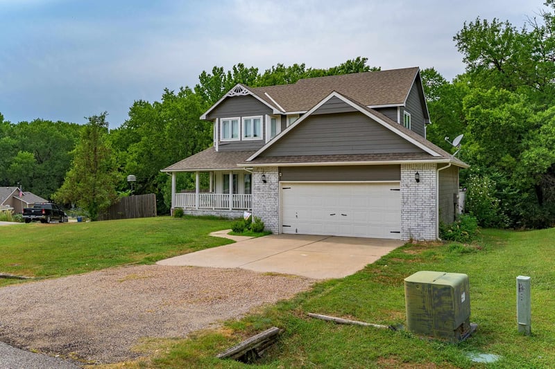 500 White Tail St, Derby, KS 67037-2560