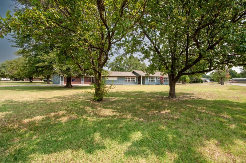 6524 University , Wichita, KS 67209